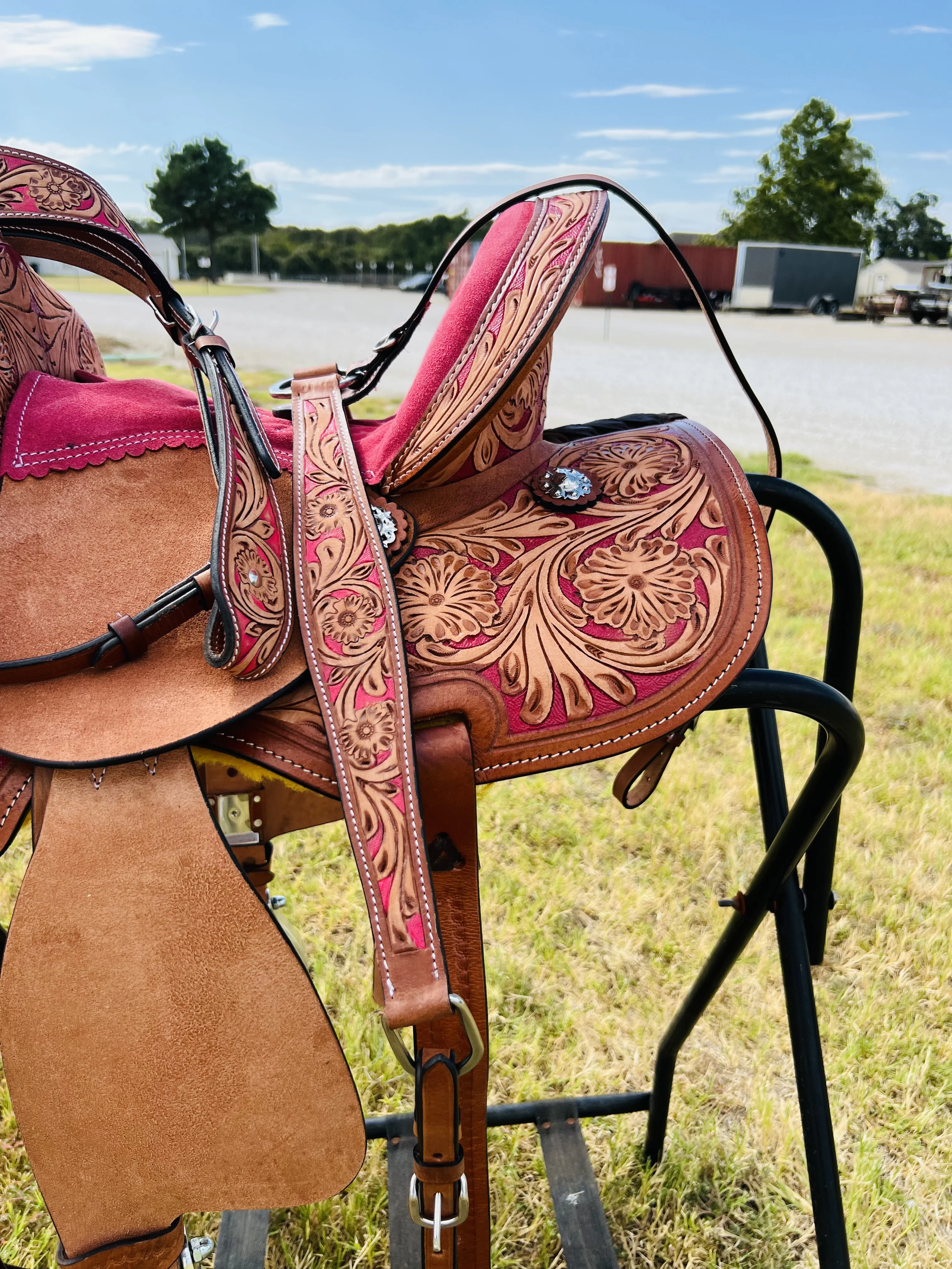 Resistance Adult Western Horse Barrel Saddle For Horse Riding | Floral Tooled With Silver Conchos | Genuine Leather 14