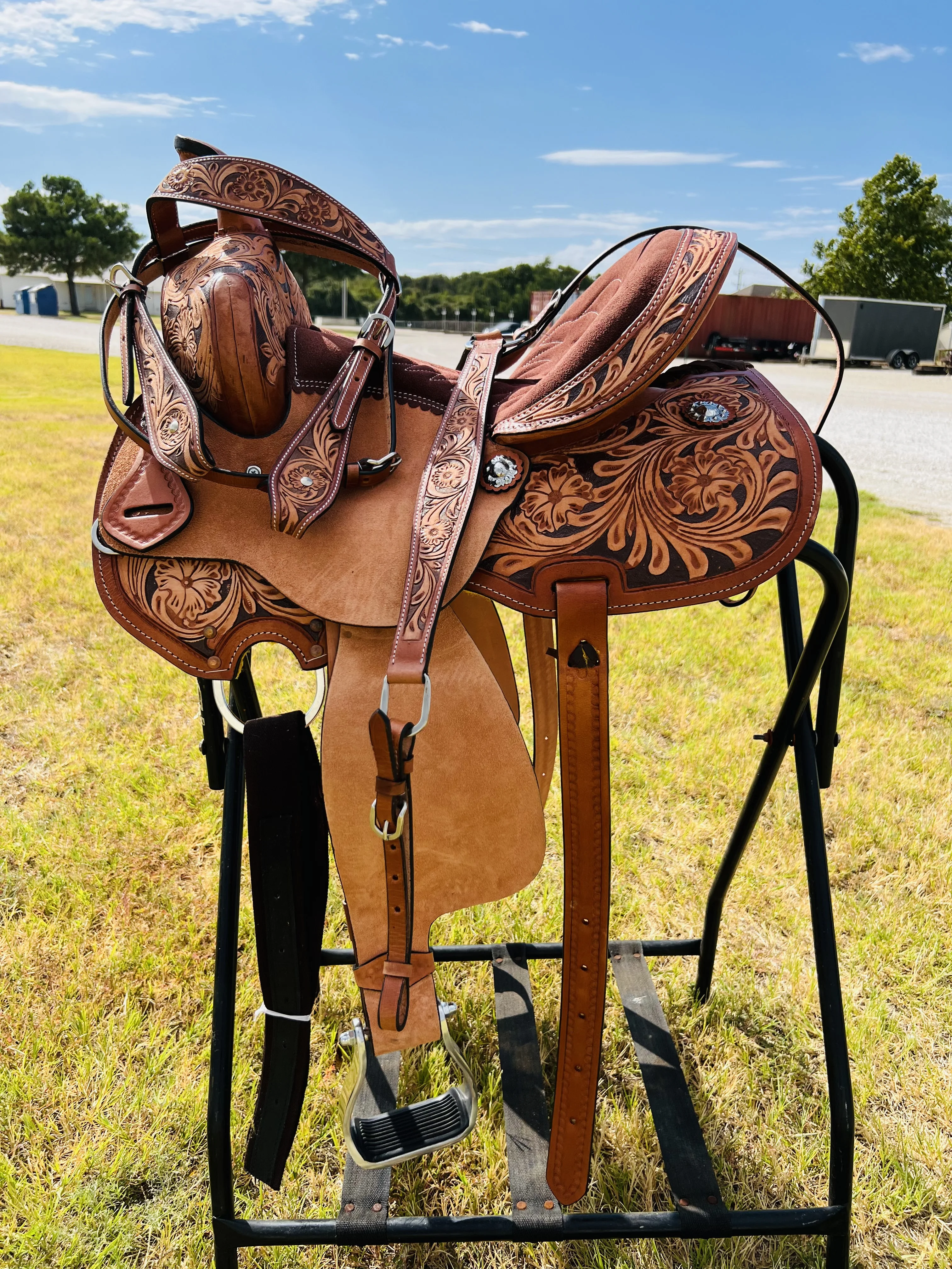 Resistance Adult Western Horse Barrel Saddle For Horse Riding | Floral Tooled With Silver Conchos | Genuine Leather 14