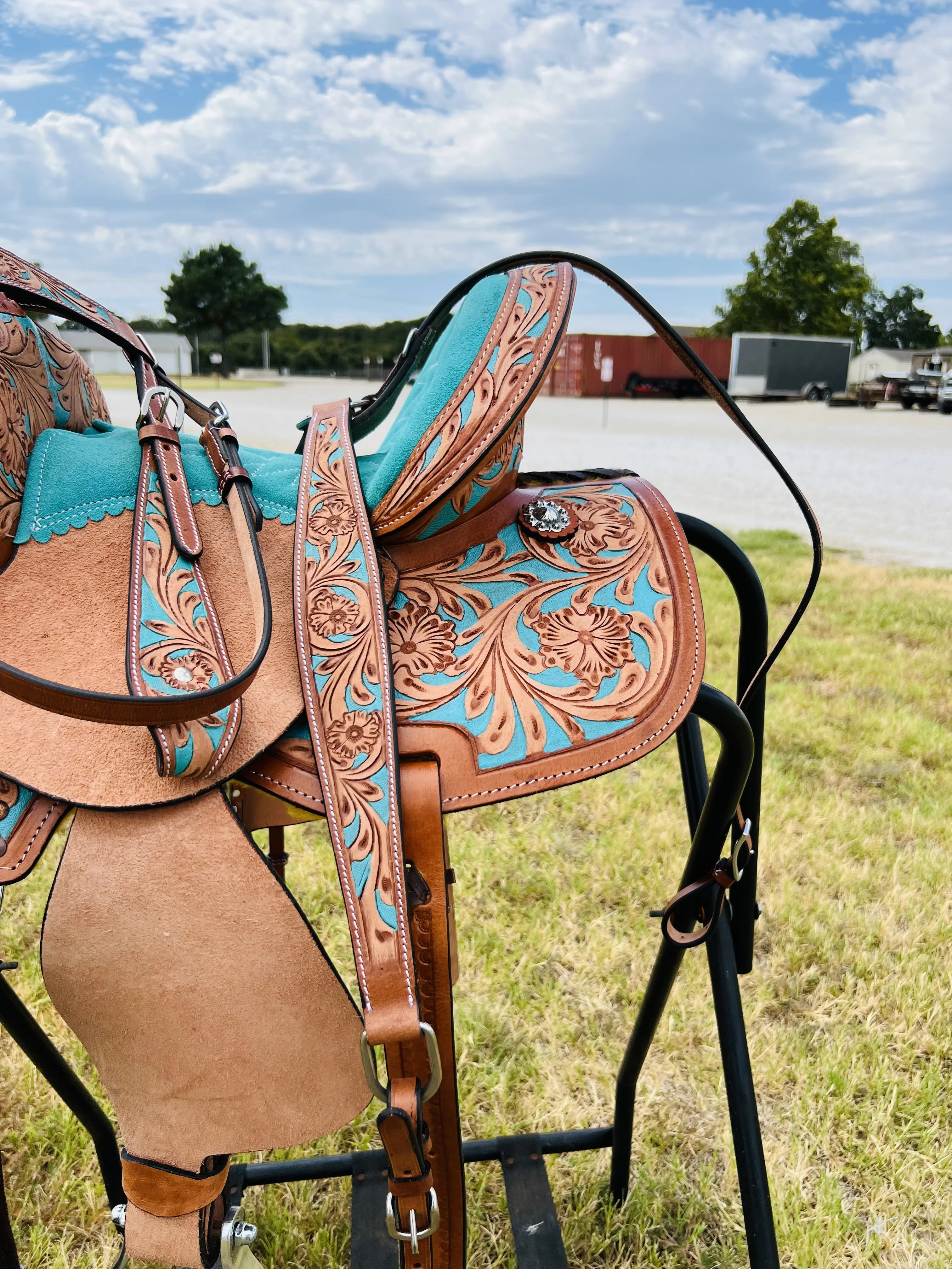 Resistance Adult Western Horse Barrel Saddle For Horse Riding | Floral Tooled With Silver Conchos | Genuine Leather 14