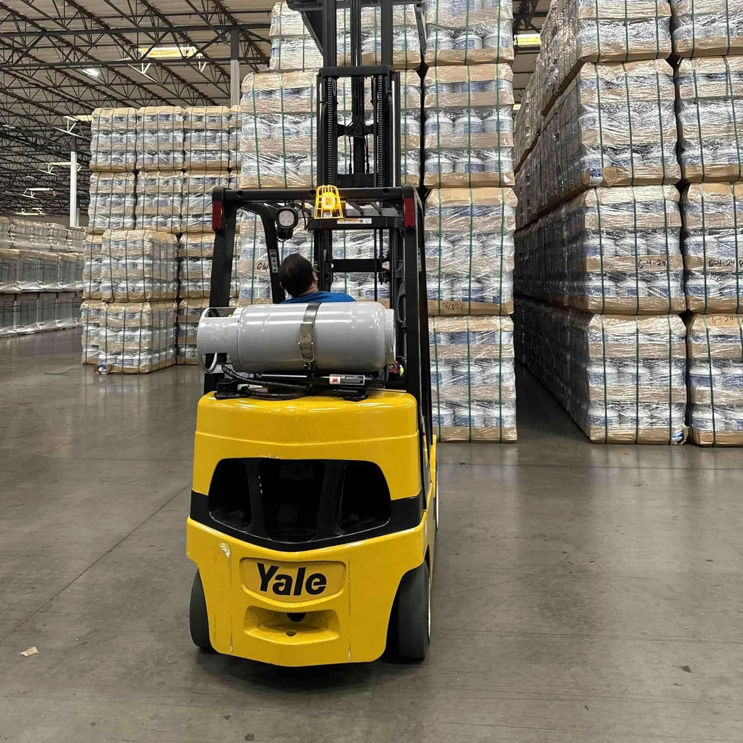 Flame King Empty Steel Forklift Propane Tank with Built-in Gauge, Rugged-Designed, 43.5 lbs